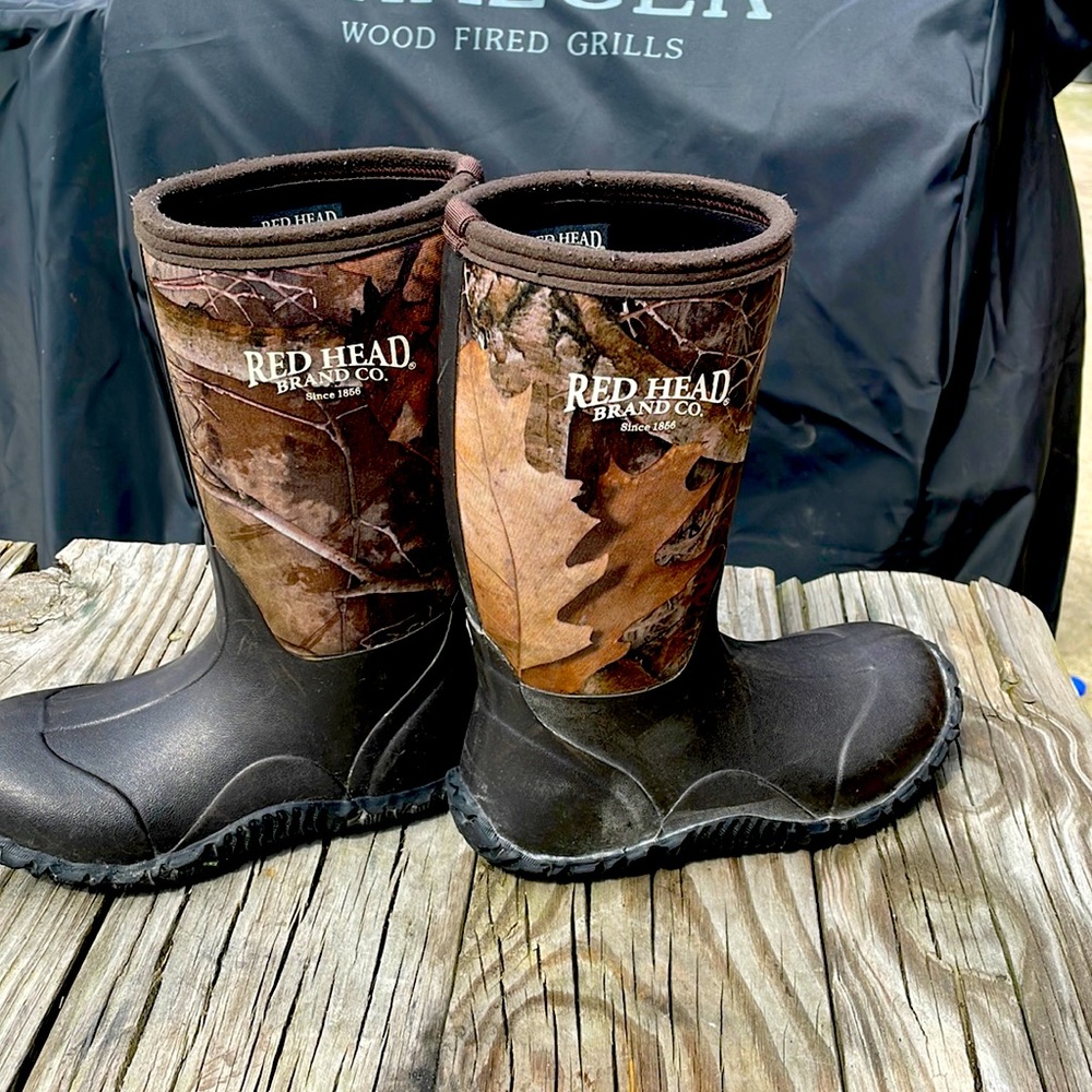 Kids Red Head muck boots size USA 1